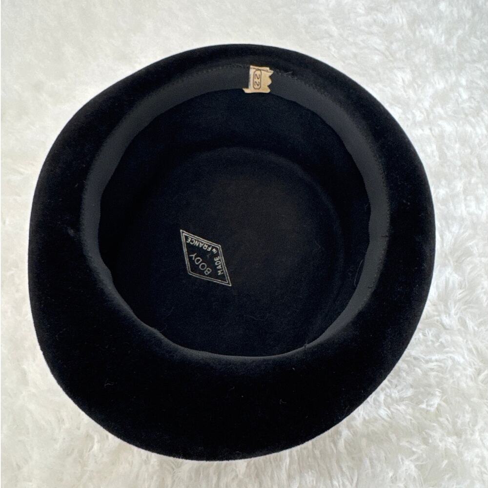 Vintage 50's French Black Velvet Cocktail Hat with Ribbon band retro veil style - Picture 15 of 16